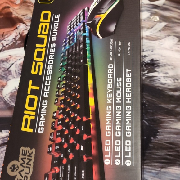 Special Edition Tom Clancy Splinter Cell Xbox with Riot Squad Gaming Accessories - Picture 8 of 9